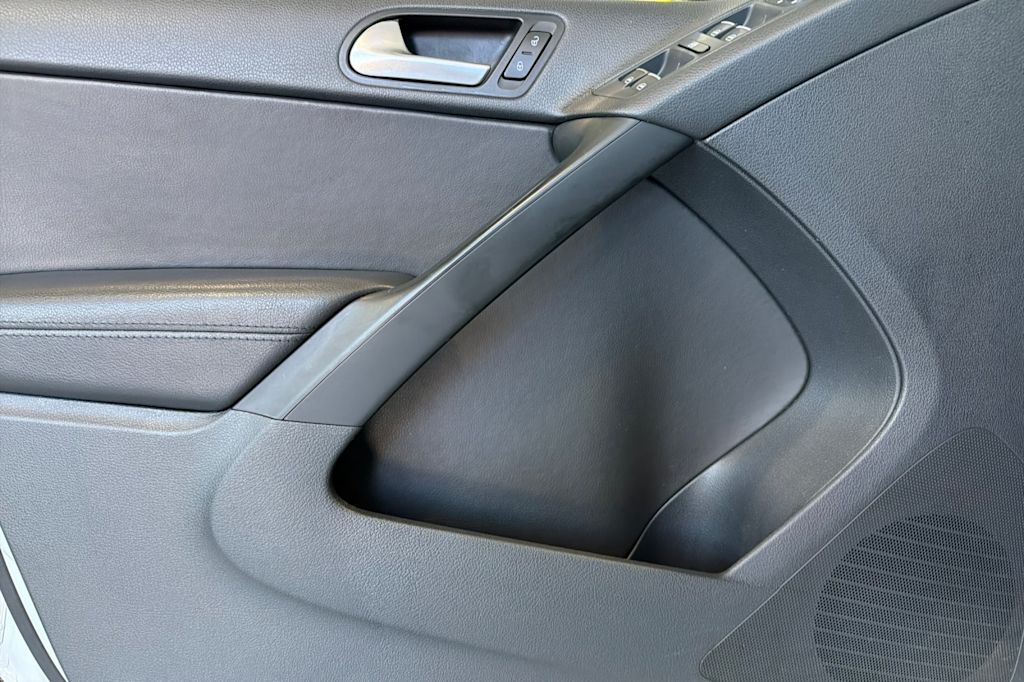 Thumbnail: 2015 Volkswagen Tiguan - 21