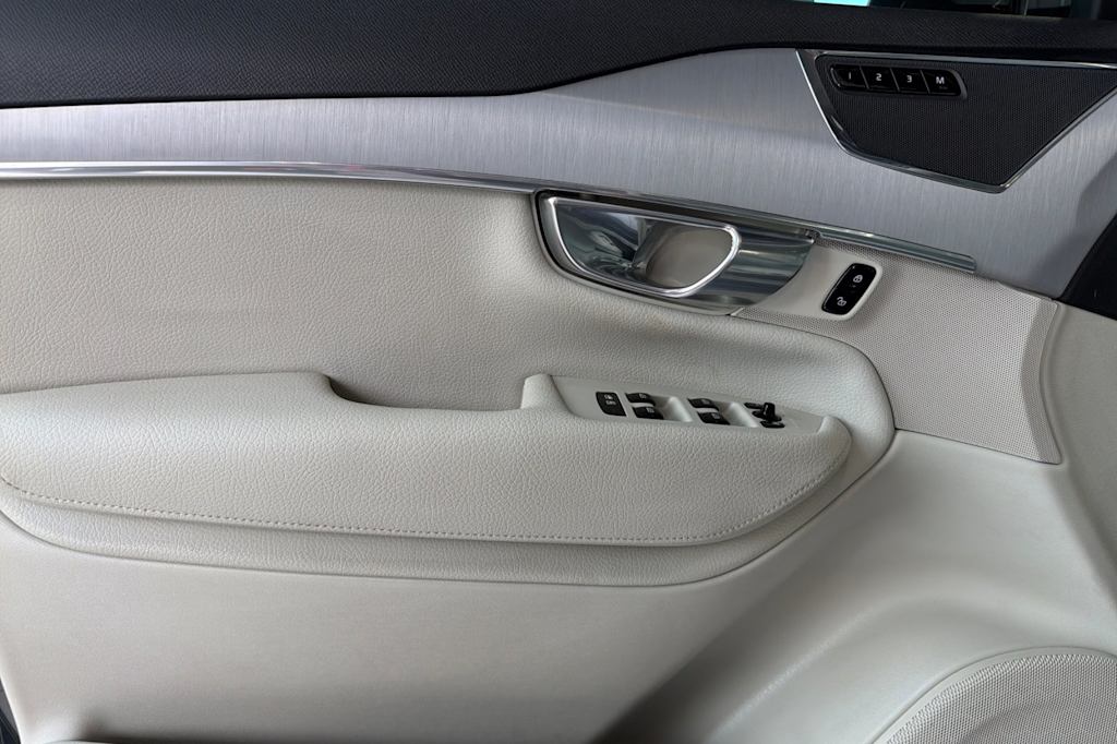 Thumbnail: 2022 Volvo XC90 - 21