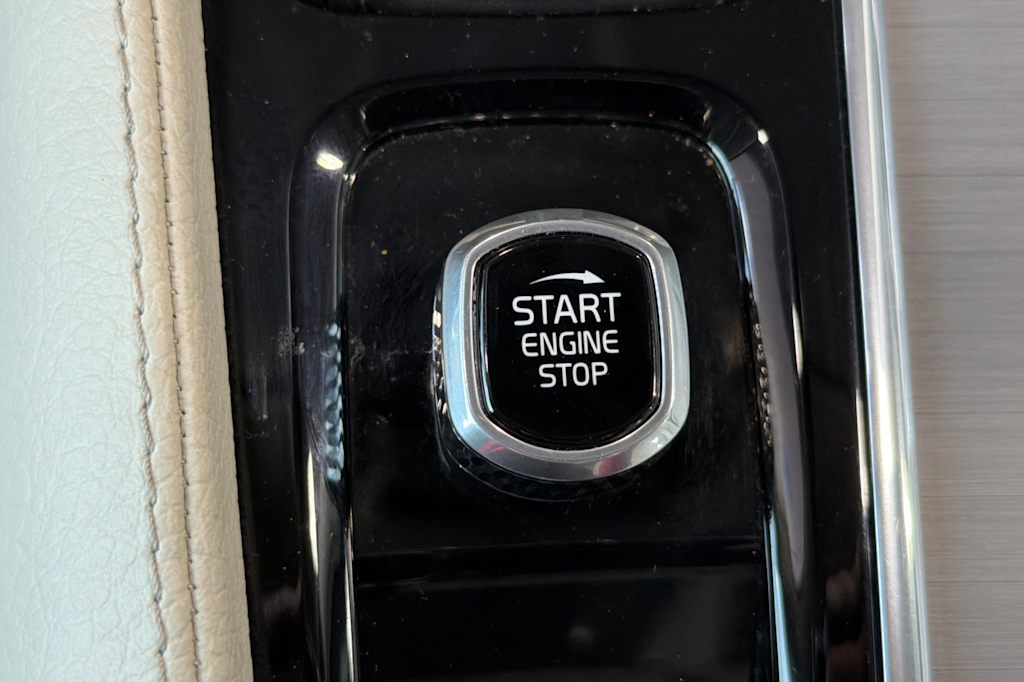 Thumbnail: 2022 Volvo XC90 - 27