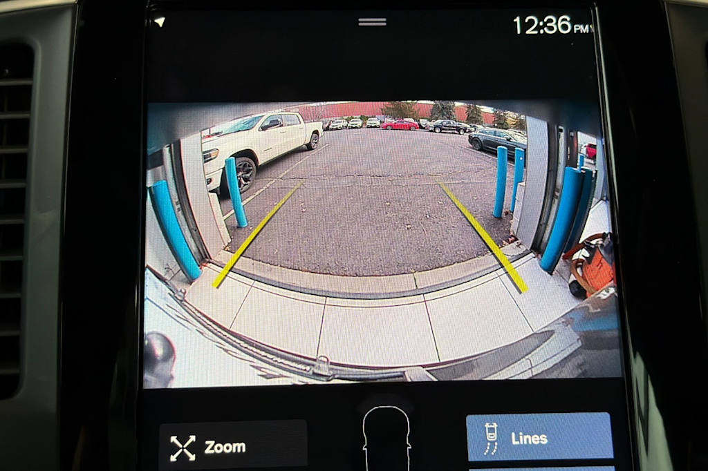 Thumbnail: 2022 Volvo XC90 - 25