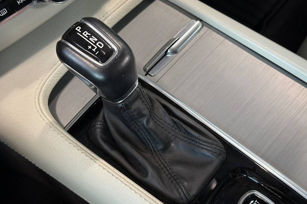 Thumbnail: 2022 Volvo XC90 - 14