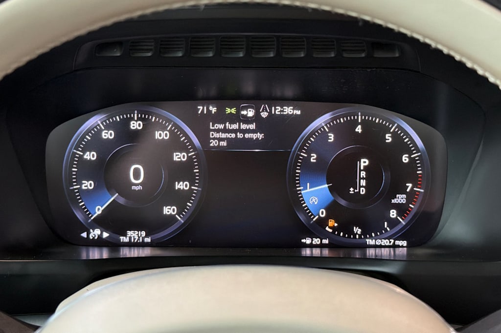 Thumbnail: 2022 Volvo XC90 - 15