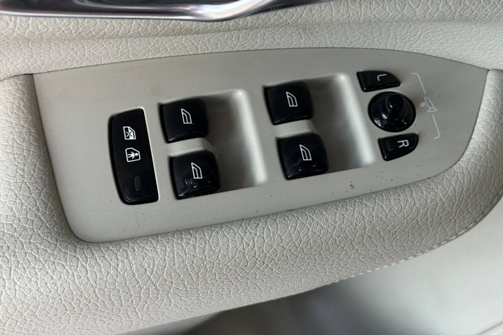 Thumbnail: 2022 Volvo XC90 - 22