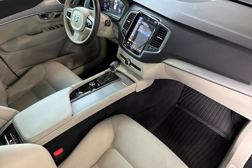 Thumbnail: 2022 Volvo XC90 - 12