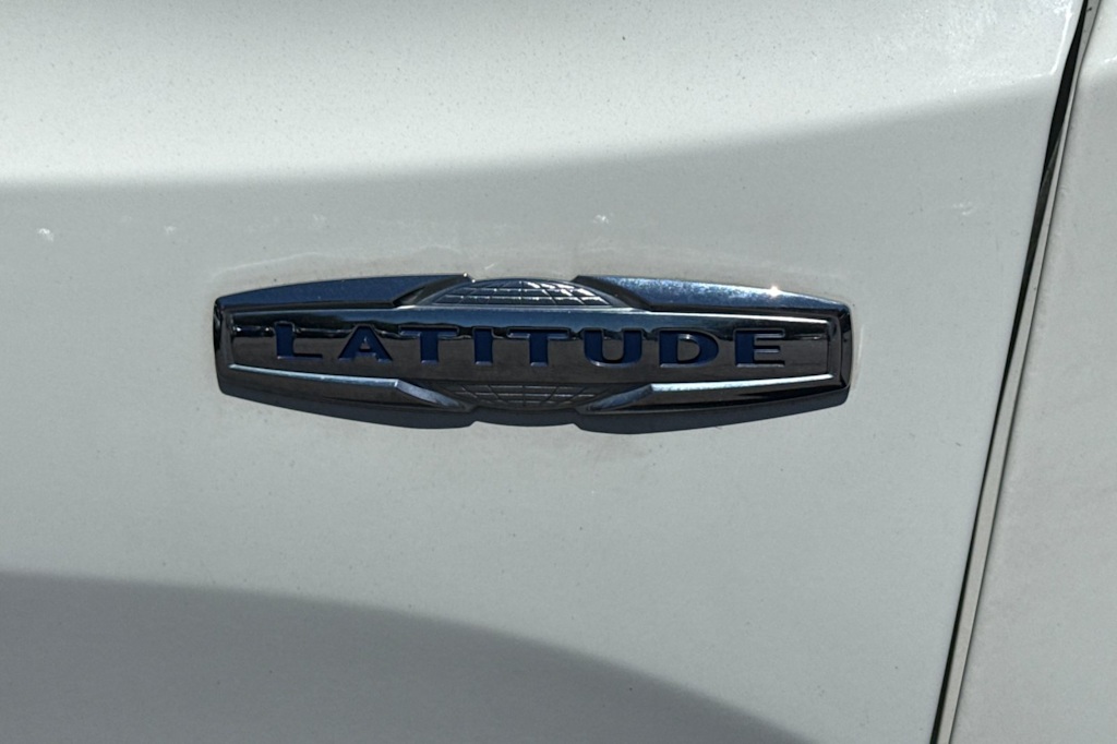 Thumbnail: 2017 Jeep Renegade - 7