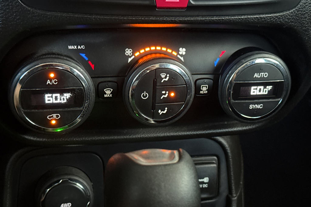 Thumbnail: 2017 Jeep Renegade - 25