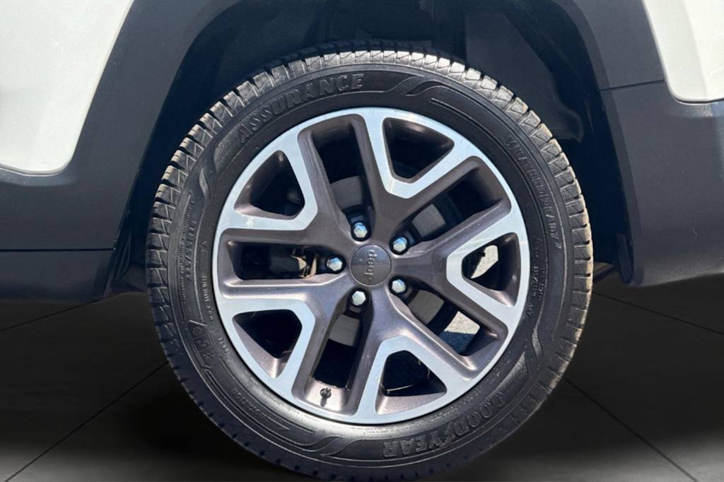 Thumbnail: 2017 Jeep Renegade - 8