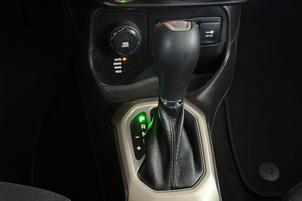 Thumbnail: 2017 Jeep Renegade - 14