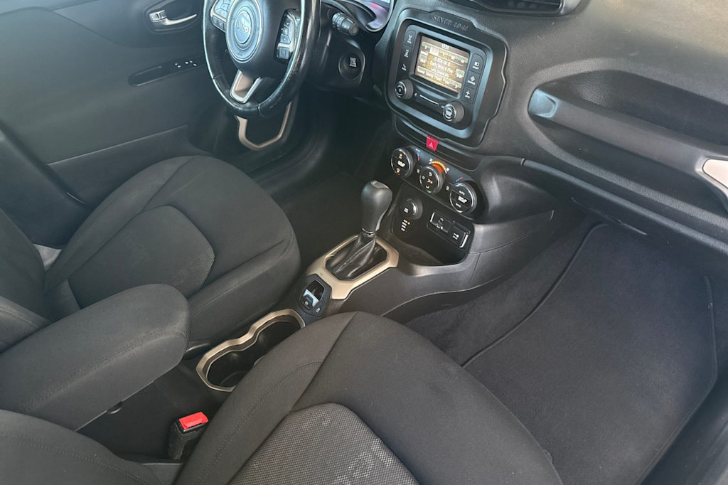 Thumbnail: 2017 Jeep Renegade - 12