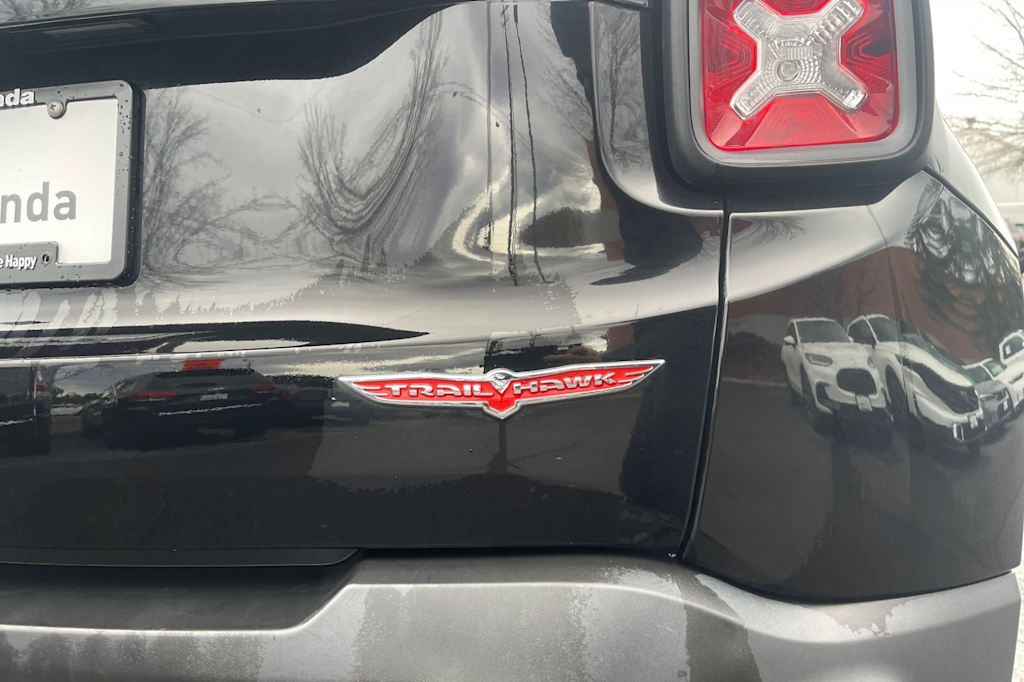 Thumbnail: 2017 Jeep Renegade - 16