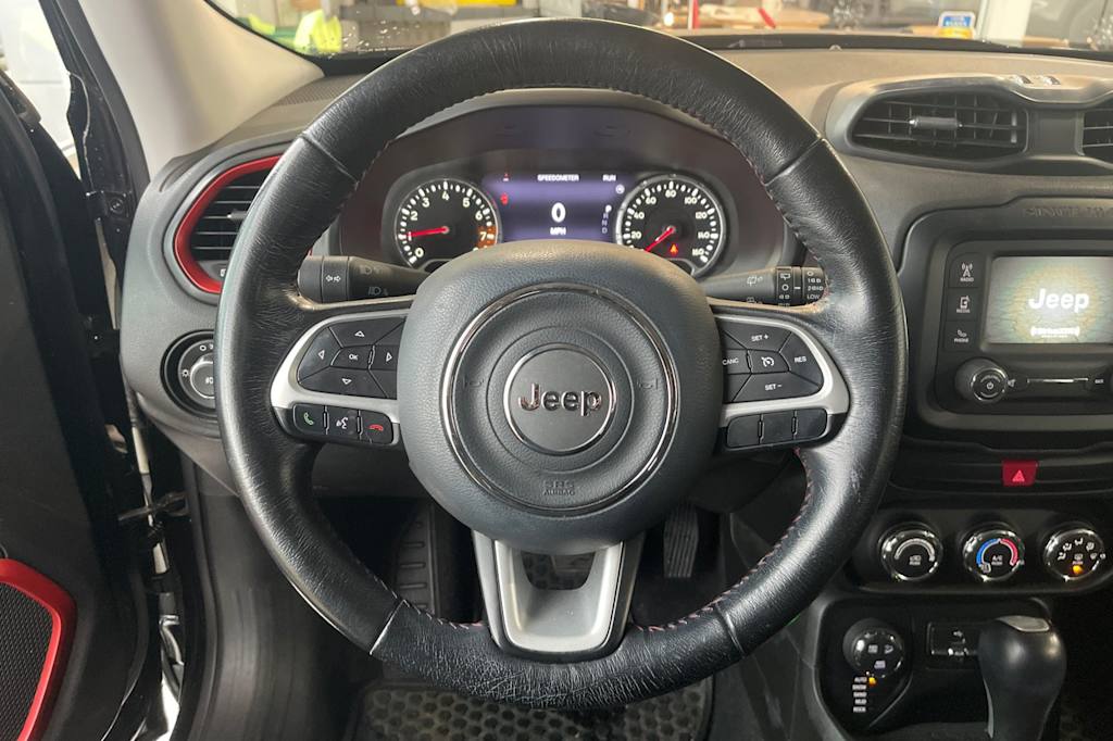 Thumbnail: 2017 Jeep Renegade - 7