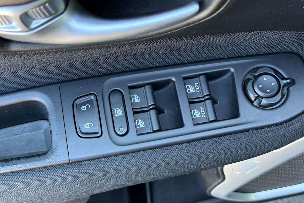 Thumbnail: 2019 Jeep Renegade - 22