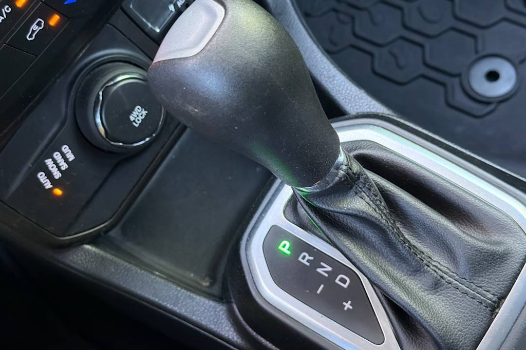 Thumbnail: 2019 Jeep Renegade - 14
