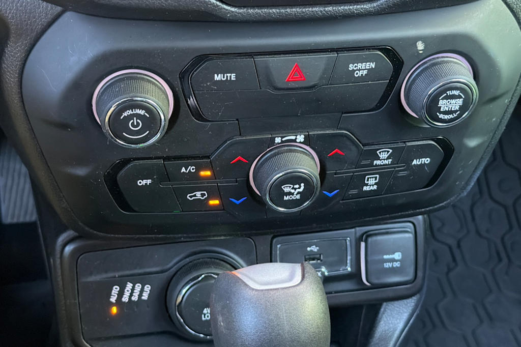 Thumbnail: 2019 Jeep Renegade - 24