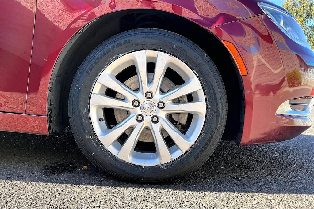 Thumbnail: 2016 Chrysler 200 - 34