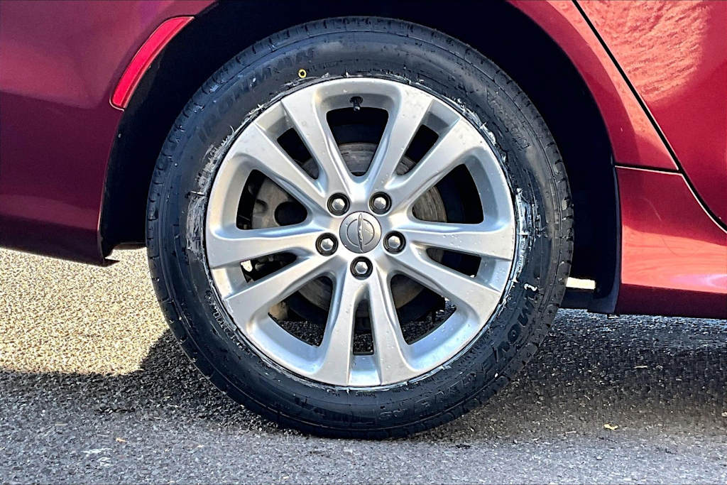 Thumbnail: 2016 Chrysler 200 - 36