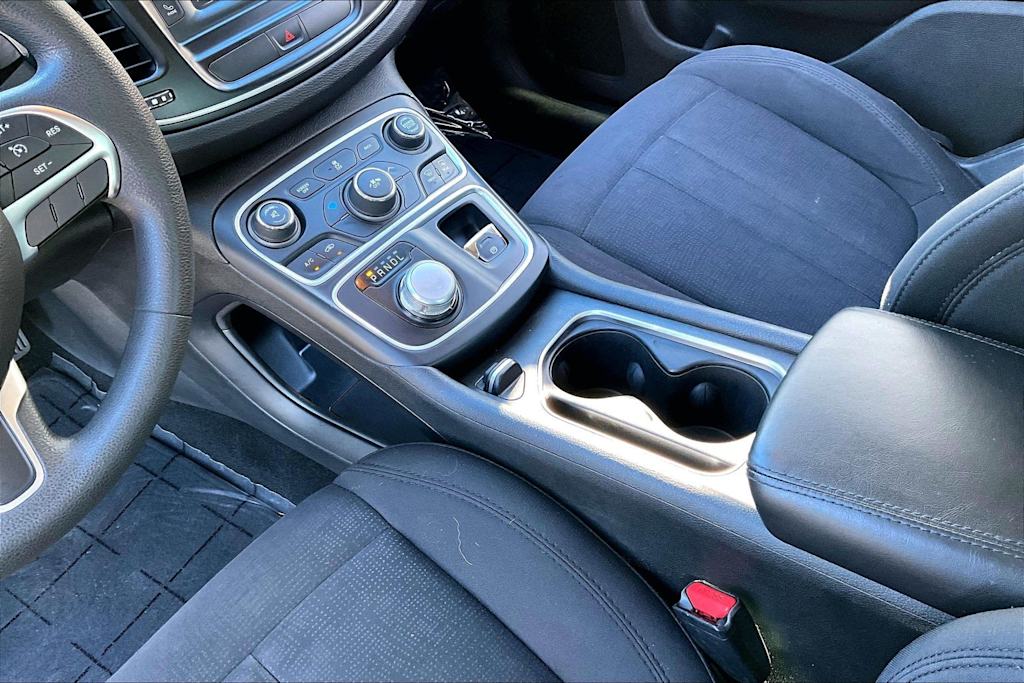 Thumbnail: 2016 Chrysler 200 - 17