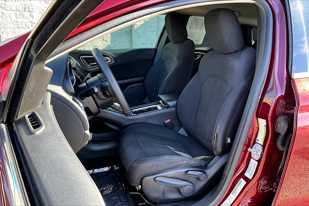 Thumbnail: 2016 Chrysler 200 - 11