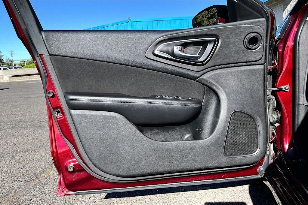 Thumbnail: 2016 Chrysler 200 - 27
