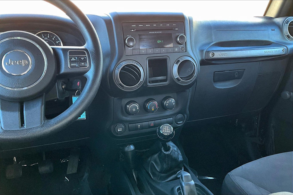 Thumbnail: 2015 Jeep Wrangler - 15