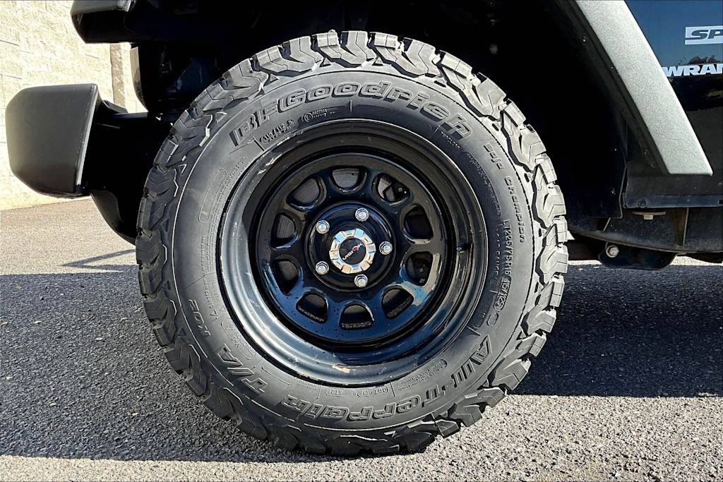 Thumbnail: 2015 Jeep Wrangler - 8