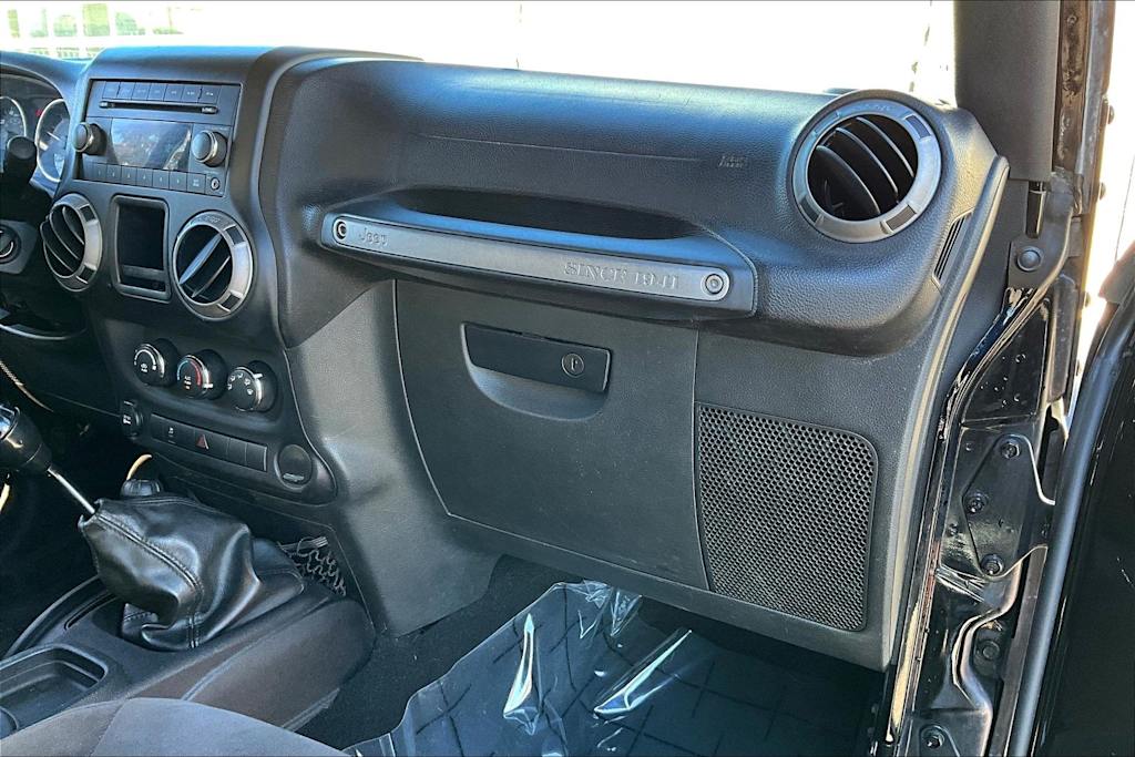 Thumbnail: 2015 Jeep Wrangler - 24