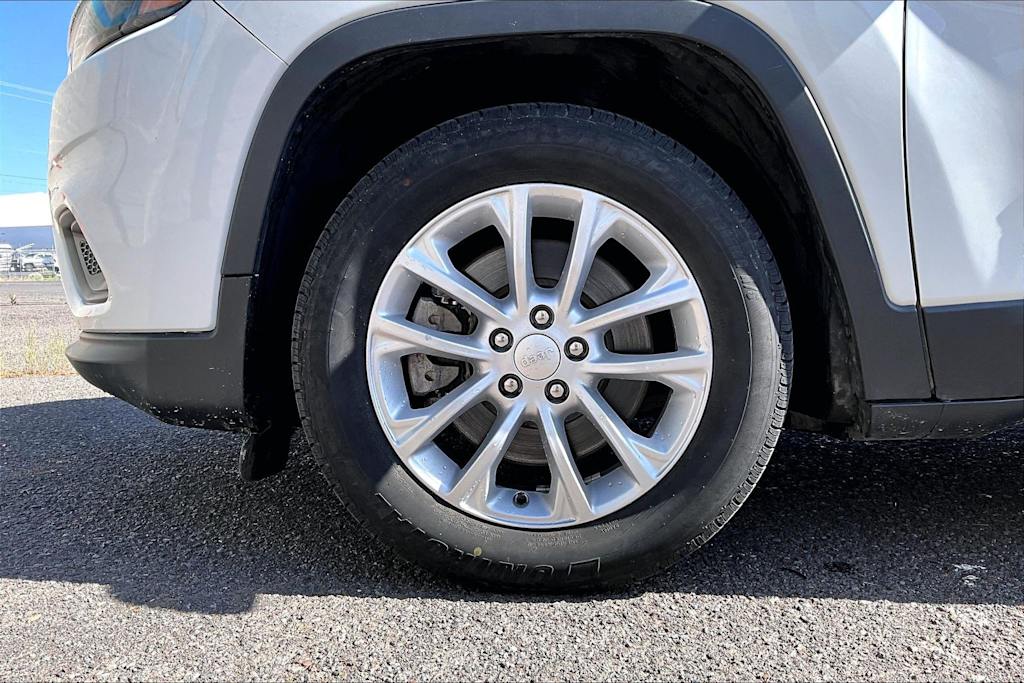 Thumbnail: 2019 Jeep Cherokee - 8