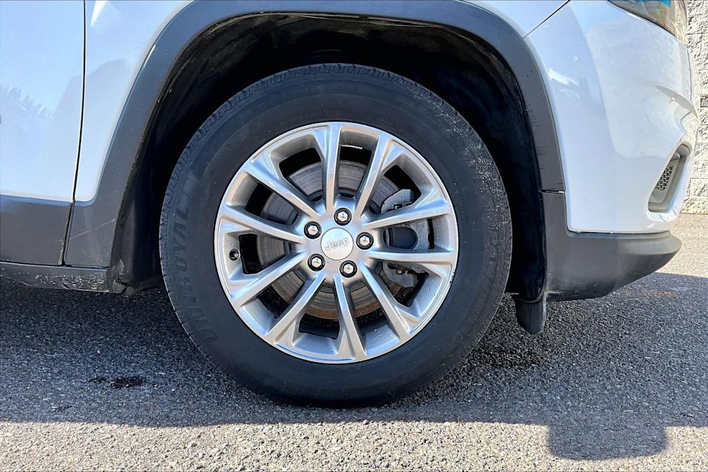 Thumbnail: 2019 Jeep Cherokee - 34