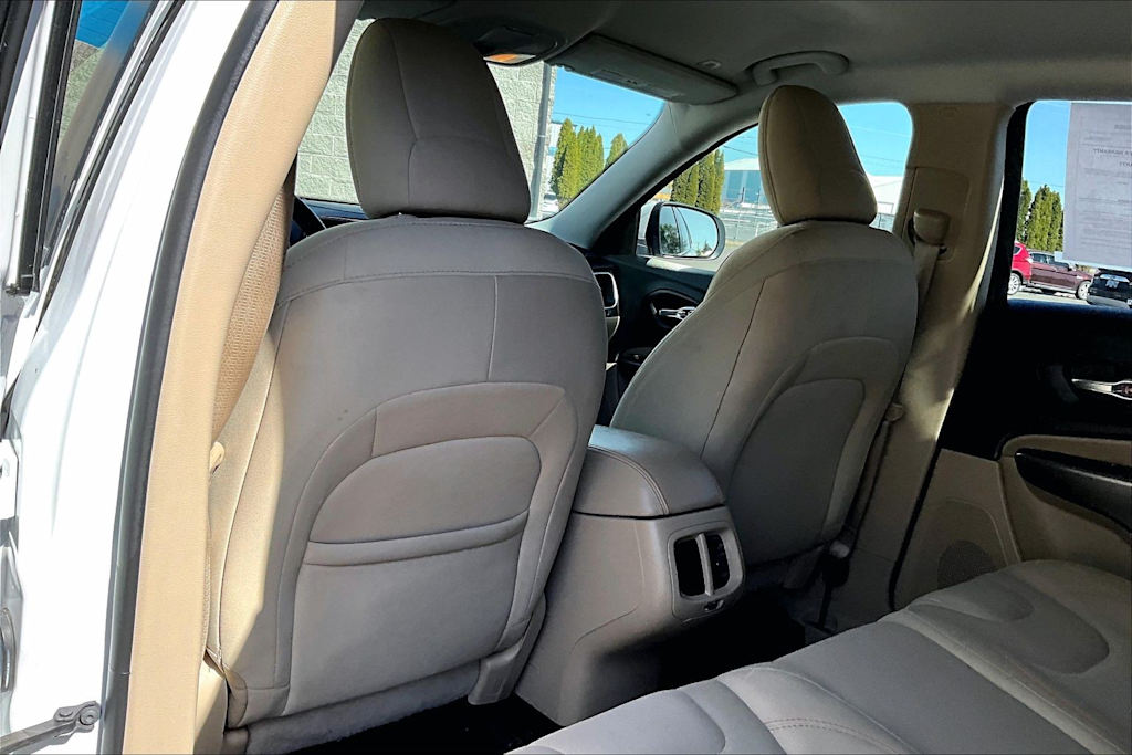 Thumbnail: 2019 Jeep Cherokee - 13