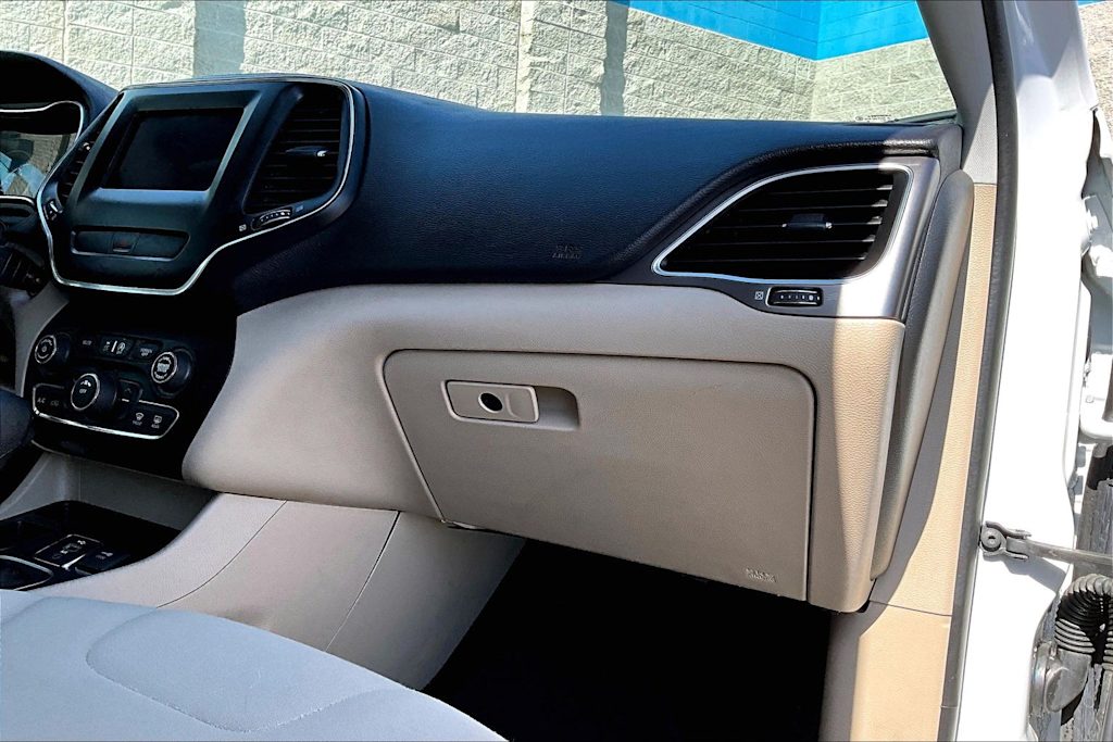 Thumbnail: 2019 Jeep Cherokee - 24