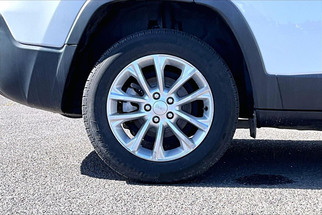 Thumbnail: 2019 Jeep Cherokee - 36