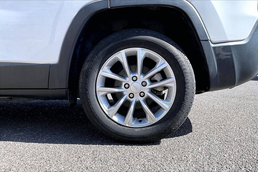 Thumbnail: 2019 Jeep Cherokee - 35