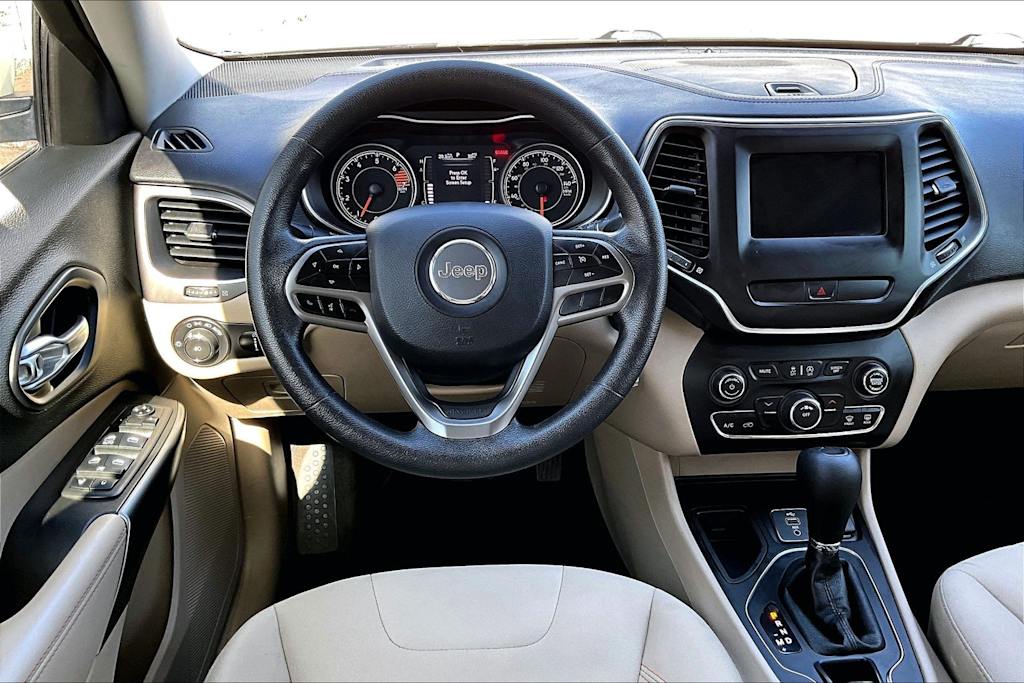Thumbnail: 2019 Jeep Cherokee - 14