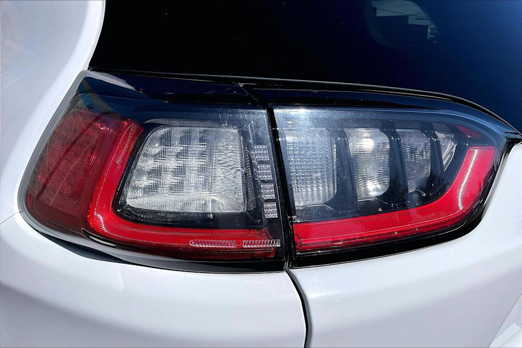 Thumbnail: 2019 Jeep Cherokee - 32