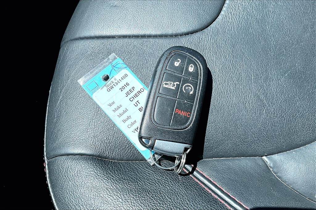 Thumbnail: 2016 Jeep Cherokee - 19