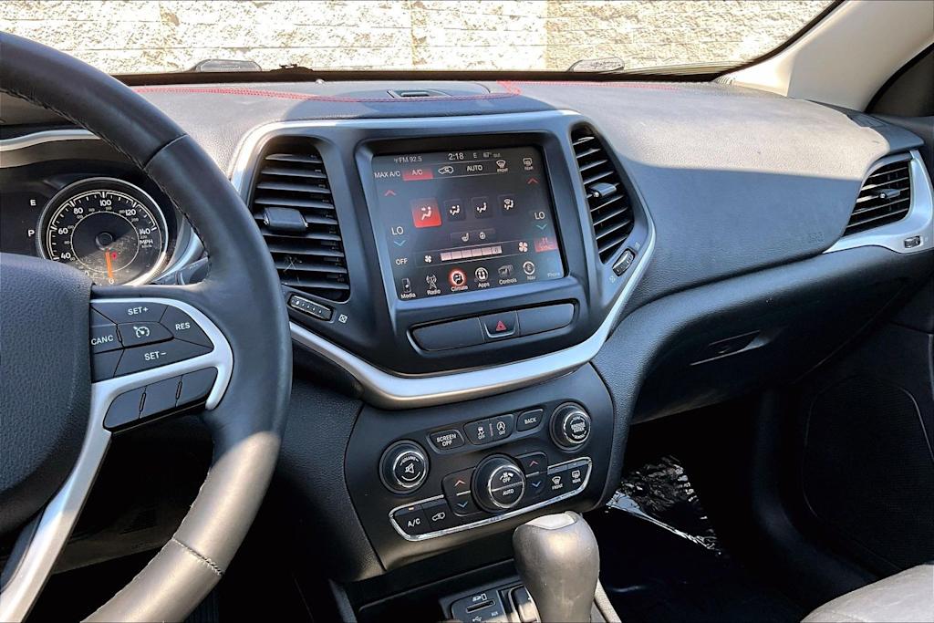 Thumbnail: 2016 Jeep Cherokee - 15