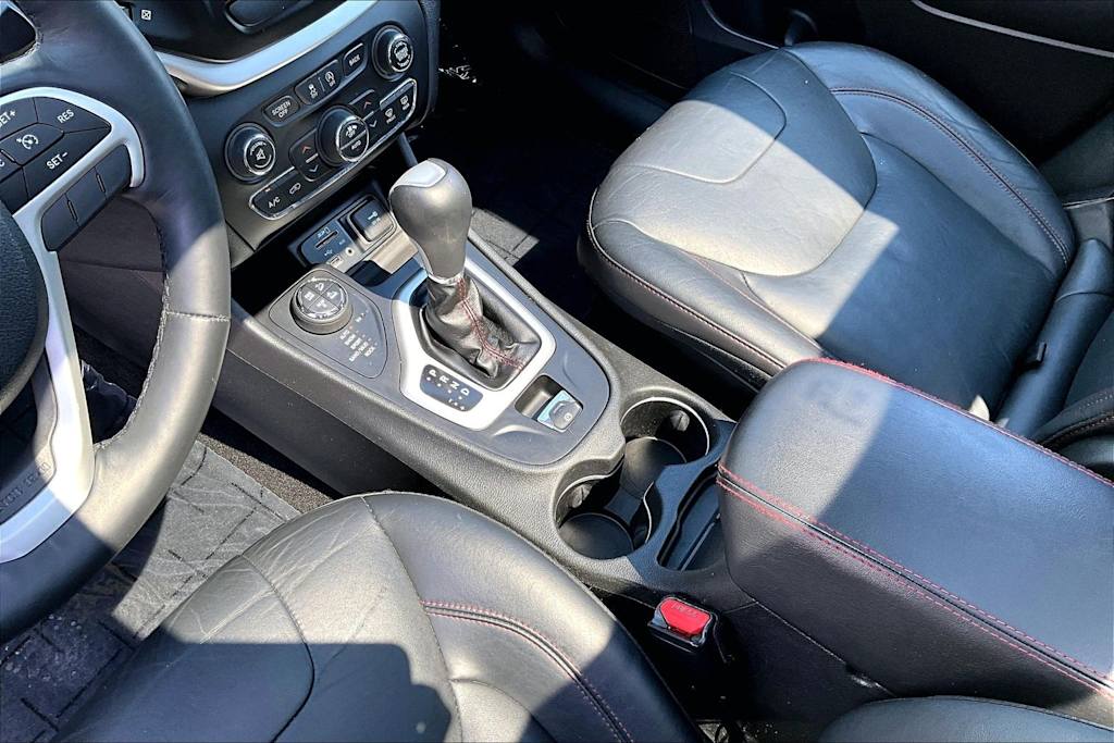 Thumbnail: 2016 Jeep Cherokee - 16