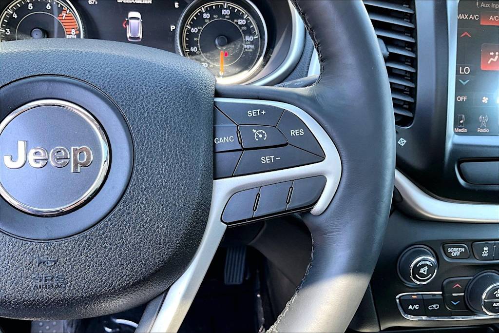 Thumbnail: 2016 Jeep Cherokee - 25