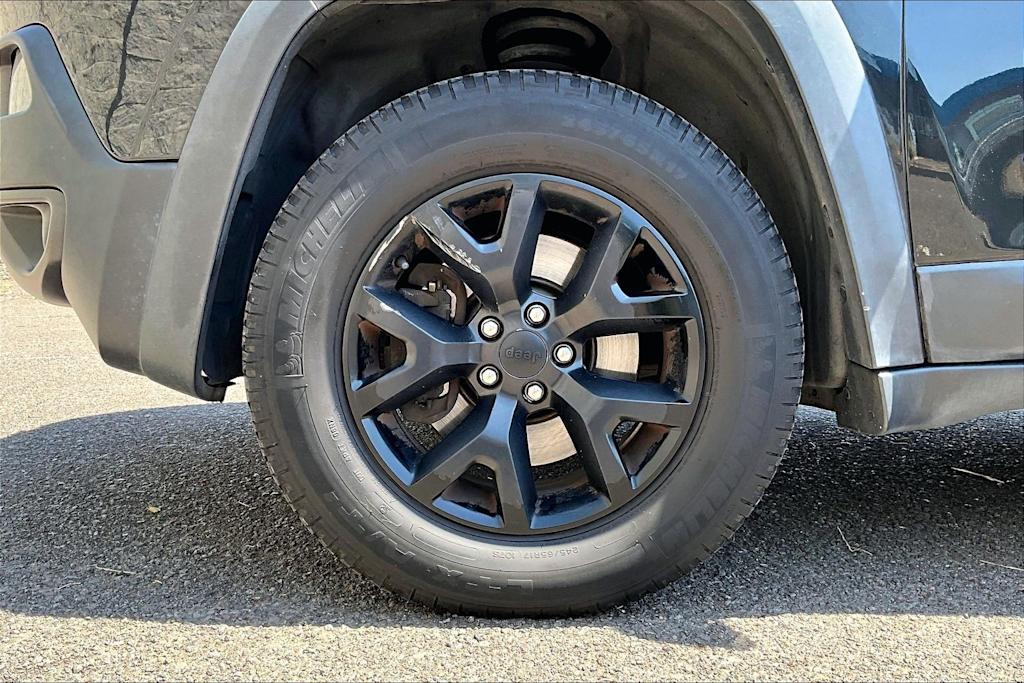 Thumbnail: 2016 Jeep Cherokee - 8