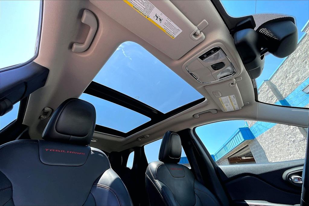 Thumbnail: 2016 Jeep Cherokee - 30