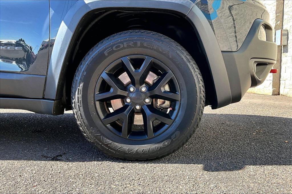 Thumbnail: 2018 Jeep Cherokee - 34