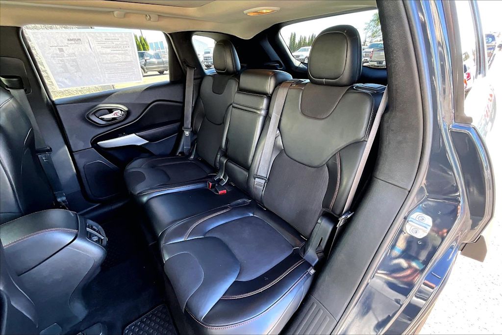 Thumbnail: 2018 Jeep Cherokee - 29