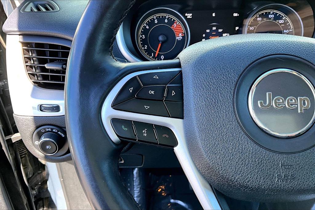 Thumbnail: 2018 Jeep Cherokee - 24