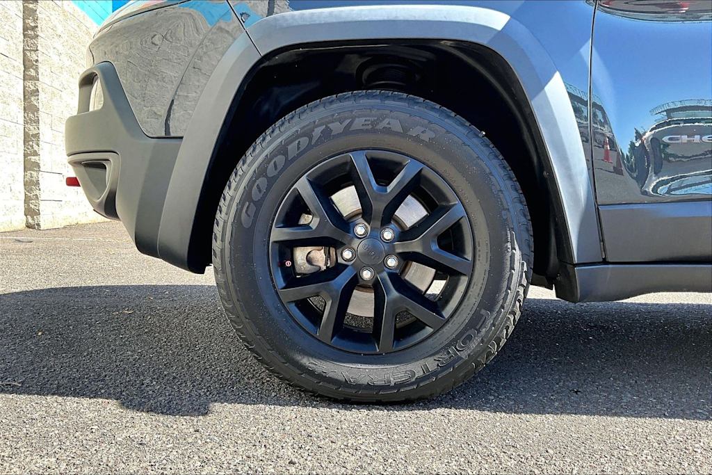 Thumbnail: 2018 Jeep Cherokee - 8