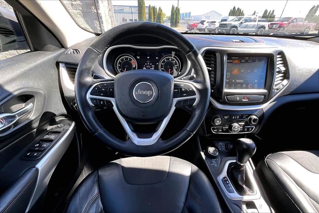 Thumbnail: 2018 Jeep Cherokee - 14