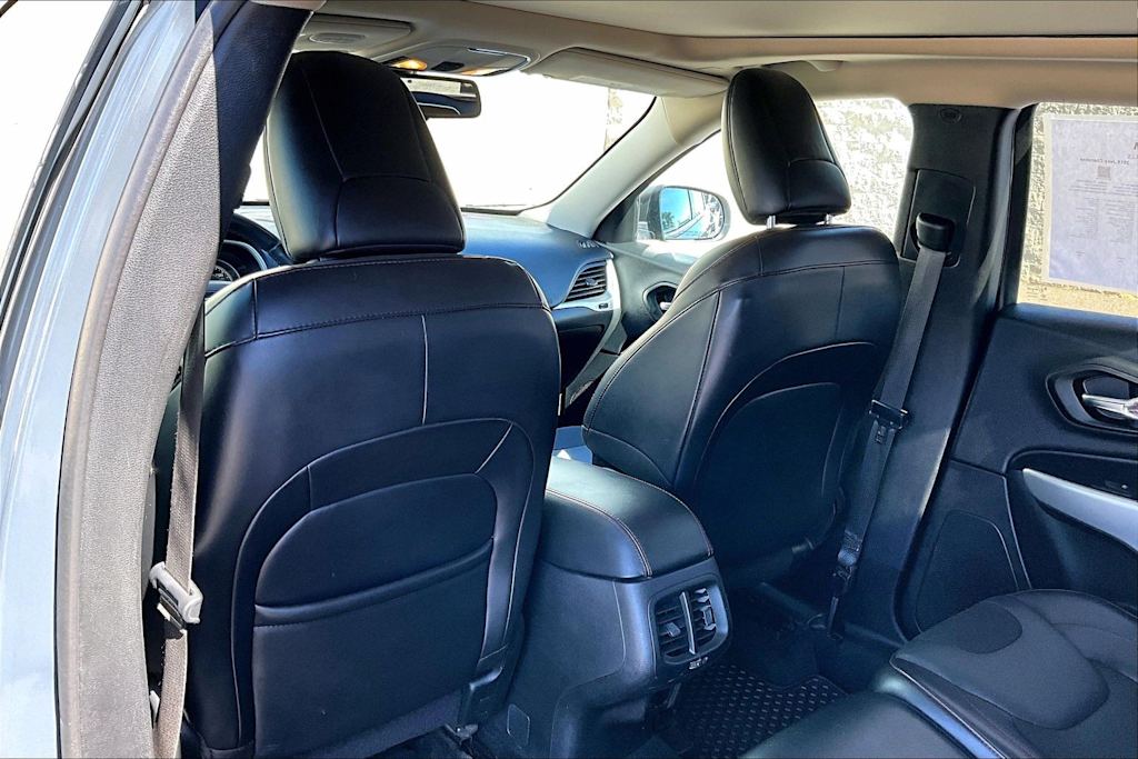 Thumbnail: 2018 Jeep Cherokee - 13
