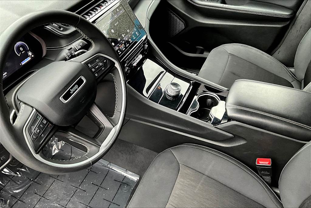 Thumbnail: 2023 Jeep Grand Cherokee - 15