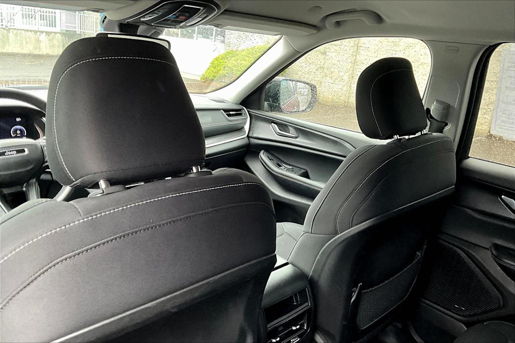 Thumbnail: 2023 Jeep Grand Cherokee - 12