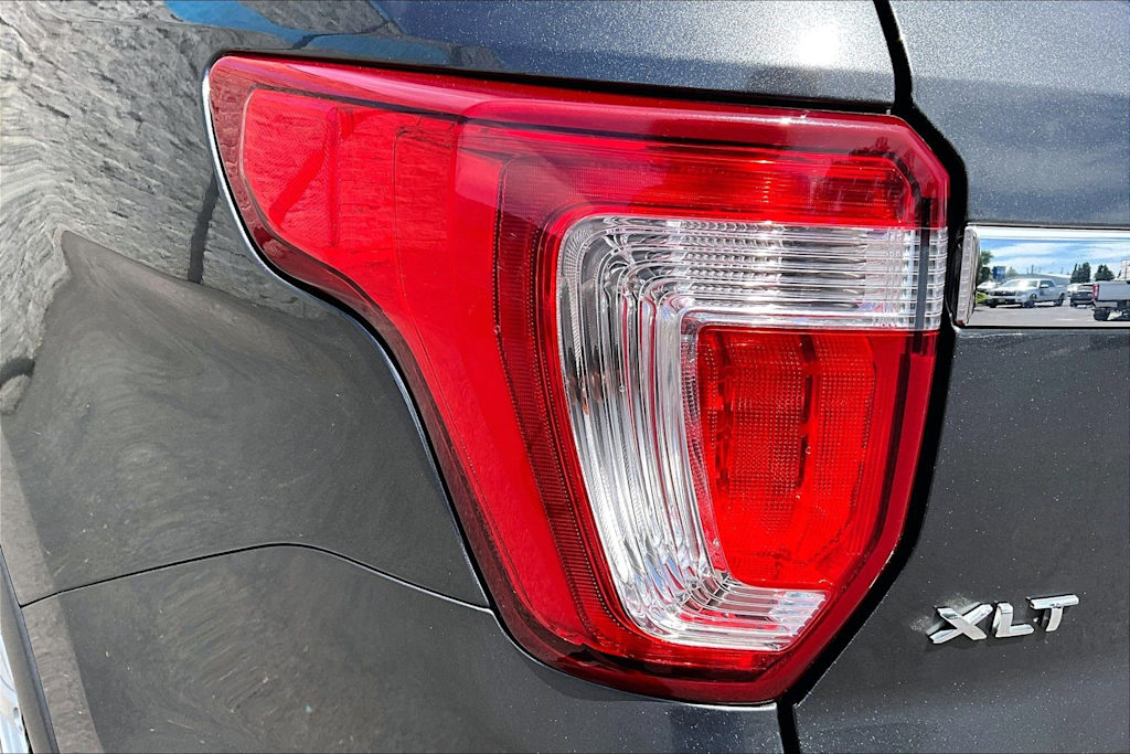 Thumbnail: 2017 Ford Explorer - 32