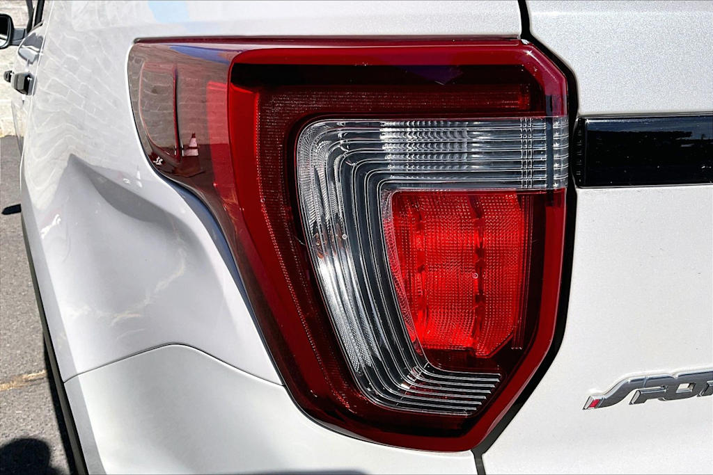 Thumbnail: 2017 Ford Explorer - 32